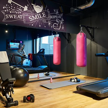 Moxy Paris Charles De Gaulle Airport Hotel 3*