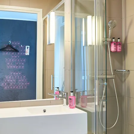 Hotel Moxy Paris Charles De Gaulle Airport 3*
