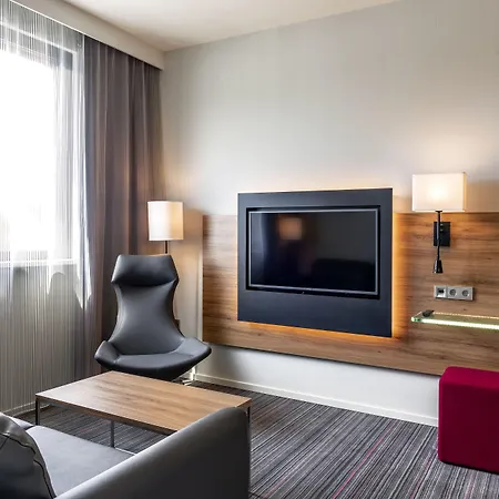 Moxy Paris Charles De Gaulle Airport מלון