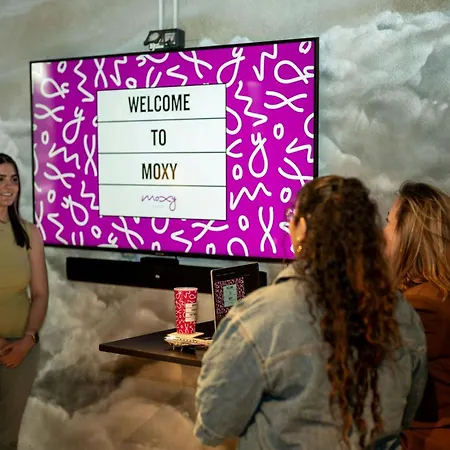 Hotel Moxy Paris Charles De Gaulle Airport 3*