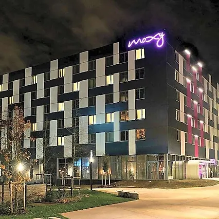 Hotel Moxy Paris Charles De Gaulle Airport 3*