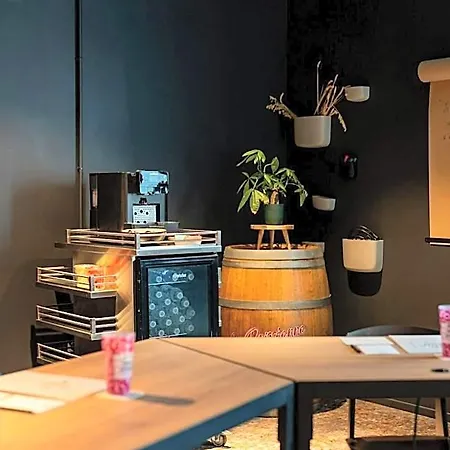 Hotel Moxy Paris Charles De Gaulle Airport 3*
